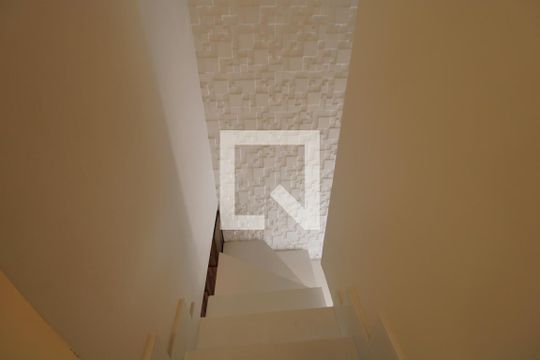 Escada de casa de condomínio à venda com 3 quartos, 91m² em Usina Piratininga, São Paulo