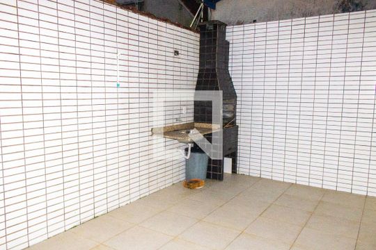 Quintal - Churrasqueira de casa de condomínio para alugar com 2 quartos, 90m² em Nova Mirim, Praia Grande