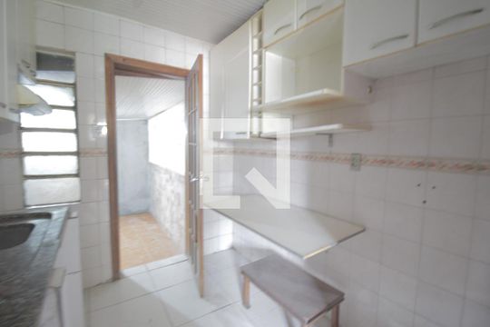 Cozinha de casa para alugar com 2 quartos, 70m² em Jardim Carvalho, Porto Alegre