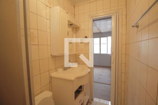 Banheiro de casa para alugar com 2 quartos, 70m² em Jardim Carvalho, Porto Alegre