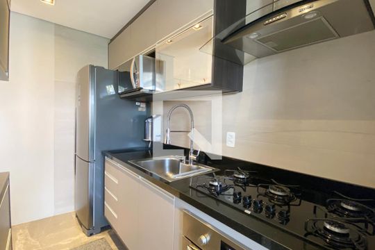 Cozinha de apartamento para alugar com 2 quartos, 73m² em Alphaville Empresarial, Barueri