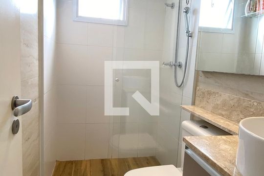 Banheiro da Suíte 1 de apartamento para alugar com 2 quartos, 73m² em Alphaville Empresarial, Barueri