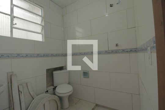 Banheiro de casa à venda com 2 quartos, 50m² em Niterói, Canoas