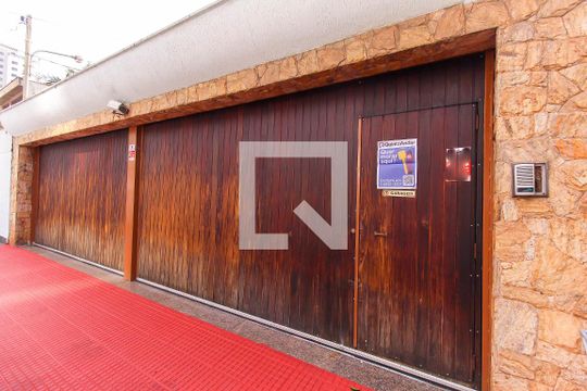 Fachada de casa à venda com 6 quartos, 250m² em Jardim Analia Franco, São Paulo