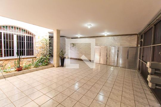 Garagem de casa à venda com 6 quartos, 250m² em Jardim Analia Franco, São Paulo