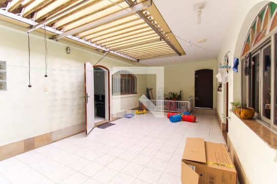 Quintal de casa à venda com 6 quartos, 250m² em Jardim Analia Franco, São Paulo