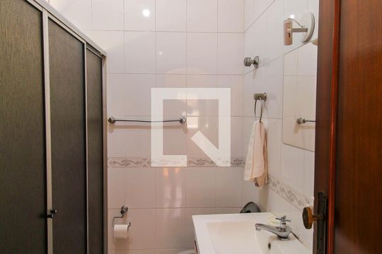 Banheiro da Suíte 1 de casa à venda com 6 quartos, 250m² em Jardim Analia Franco, São Paulo