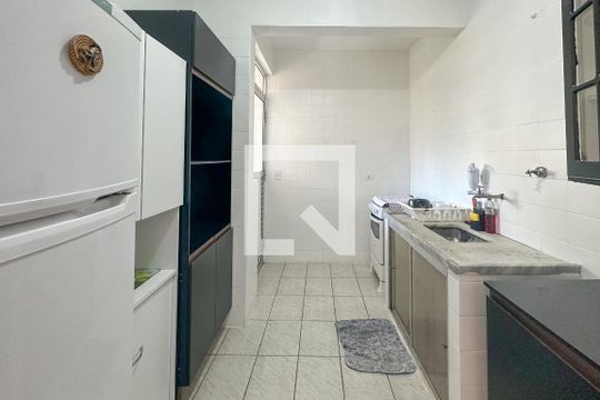 Cozinha de apartamento para alugar com 3 quartos, 70m² em Vila Júlia, Guarujá