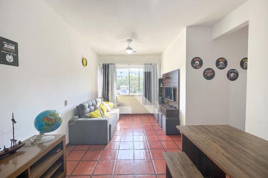 Sala de apartamento para alugar com 3 quartos, 70m² em Vila Júlia, Guarujá
