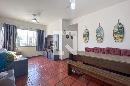 Apartamento para alugar com 3 quartos, 70m² em Vila Júlia, Guarujá