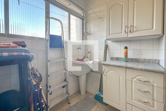 Área de Serviço de apartamento para alugar com 3 quartos, 70m² em Vila Júlia, Guarujá