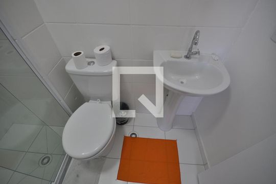 Banheiro da Suíte de apartamento para alugar com 1 quarto, 29m² em Parque Vitória, São Paulo