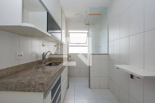 Cozinha de apartamento para alugar com 3 quartos, 60m² em Estoril, Belo Horizonte
