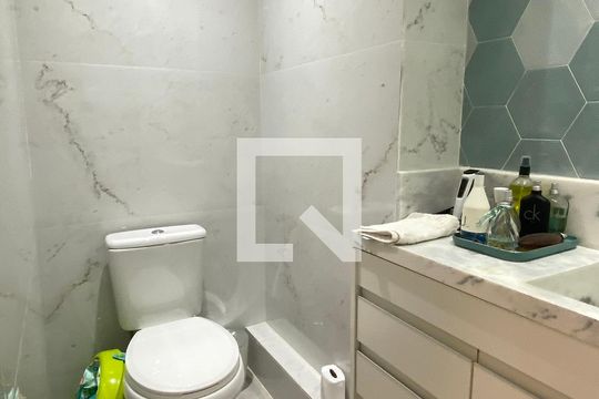 Banheiro da Suíte 1 de apartamento à venda com 2 quartos, 67m² em Empresarial 18 do Forte, Barueri