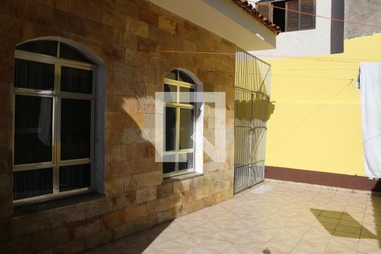 Fachada de casa à venda com 3 quartos, 347m² em Parque Cruzeiro do Sul, São Paulo