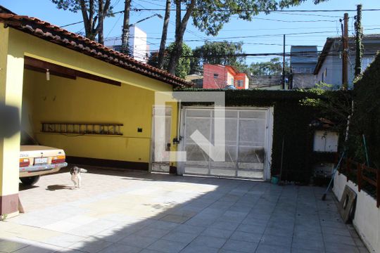 Garagem de casa à venda com 3 quartos, 347m² em Parque Cruzeiro do Sul, São Paulo