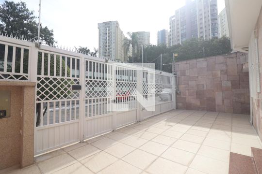 Garagem de casa à venda com 2 quartos, 170m² em Jardim das Laranjeiras, São Paulo