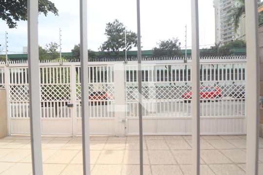 Janela Quarto 1  de casa à venda com 2 quartos, 170m² em Jardim das Laranjeiras, São Paulo