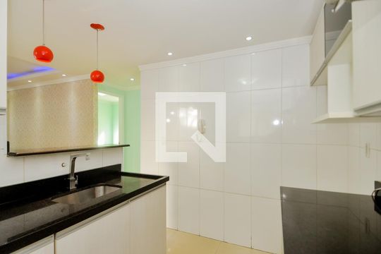 Cozinha de apartamento à venda com 2 quartos, 47m² em Vila Alzira, Guarulhos