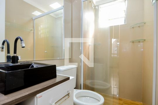 Banheiro de apartamento à venda com 2 quartos, 47m² em Vila Alzira, Guarulhos
