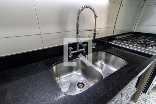 Cozinha de apartamento para alugar com 3 quartos, 145m² em Santa Teresinha, São Paulo