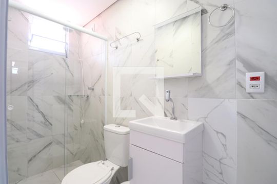 Banheiro de kitnet/studio para alugar com 1 quarto, 15m² em Barra Funda, São Paulo