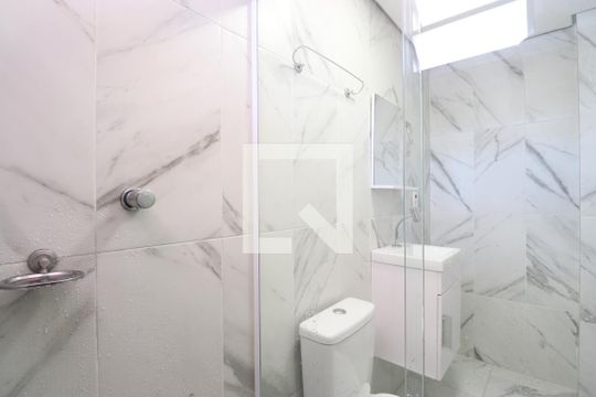 Banheiro de kitnet/studio para alugar com 1 quarto, 15m² em Barra Funda, São Paulo