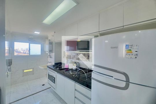 Cozinha de apartamento para alugar com 2 quartos, 47m² em Jardim Las Vegas, Guarulhos