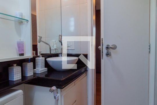 Banheiro do Quarto 2 de apartamento para alugar com 3 quartos, 100m² em Paraisópolis, São Paulo