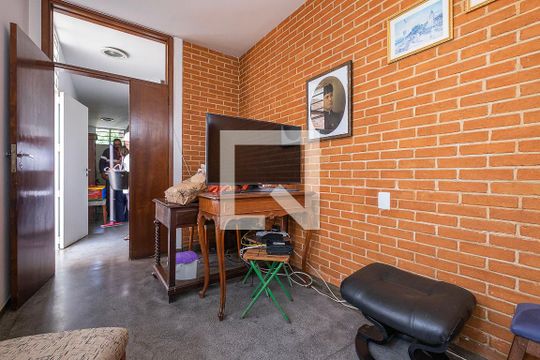 Sala de TV de casa à venda com 6 quartos, 453m² em Alto de Pinheiros, São Paulo