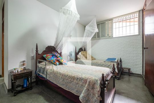Suíte de casa à venda com 6 quartos, 453m² em Alto de Pinheiros, São Paulo