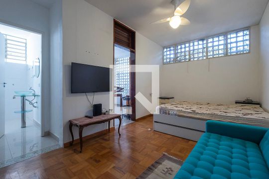 Sala/Quarto de casa à venda com 6 quartos, 453m² em Alto de Pinheiros, São Paulo