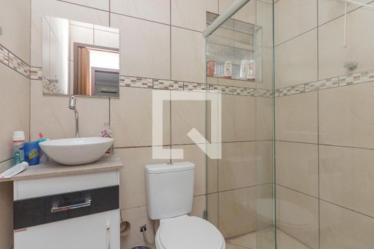 Banheiro de apartamento para alugar com 2 quartos, 52m² em Rubem Berta, Porto Alegre