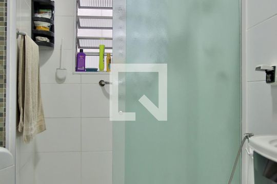 Banheiro de apartamento para alugar com 1 quarto, 63m² em José Menino, Santos