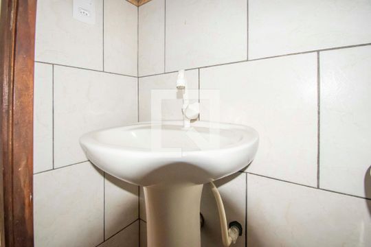 Banheiro de kitnet/studio para alugar com 1 quarto, 28m² em Nossa Senhora das Graças, Canoas