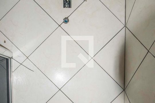 Banheiro de kitnet/studio para alugar com 1 quarto, 28m² em Nossa Senhora das Graças, Canoas