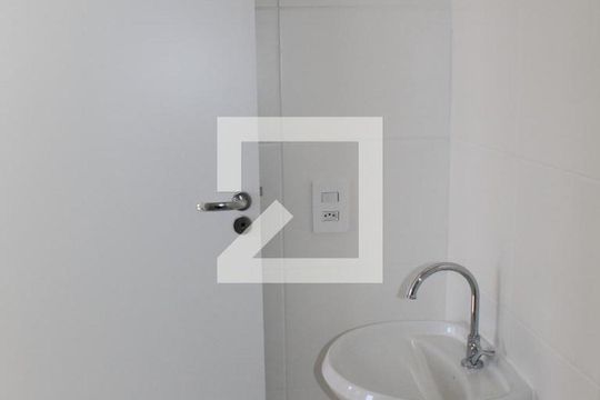 Banheiro de apartamento para alugar com 2 quartos, 33m² em Vila Ema, São Paulo