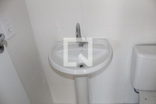 Banheiro de apartamento para alugar com 2 quartos, 33m² em Vila Ema, São Paulo