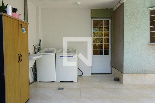 Área comum de casa à venda com 3 quartos, 110m² em Conjunto Residencial Butanta, São Paulo