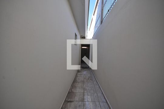 Corredor de casa à venda com 2 quartos, 140m² em Vila Constança, São Paulo