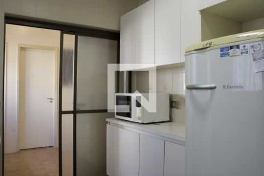 Cozinha de apartamento para alugar com 3 quartos, 170m² em Vila Luis Antonio, Guarujá