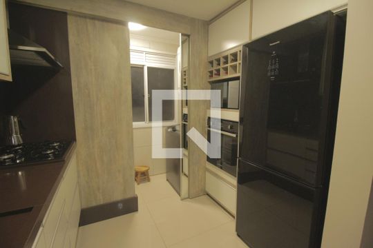 Cozinha de casa de condomínio à venda com 3 quartos, 165m² em Igará, Canoas