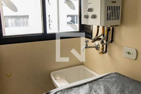 Área de serviço de apartamento para alugar com 2 quartos, 58m² em Indianópolis, São Paulo