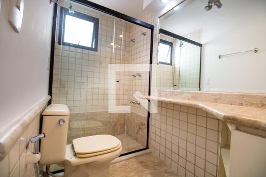 Banheiro Suíte de apartamento para alugar com 2 quartos, 58m² em Indianópolis, São Paulo