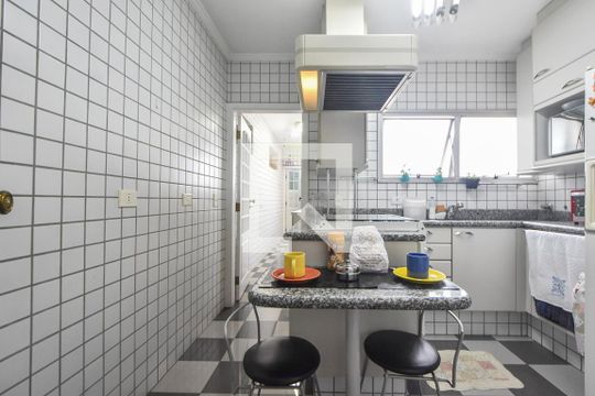 Cozinha  de apartamento à venda com 2 quartos, 86m² em Jardim das Acácias, São Paulo