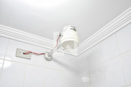 Banheiro de Serviços  de apartamento à venda com 2 quartos, 86m² em Jardim das Acácias, São Paulo