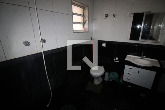 Banheiro de casa à venda com 2 quartos, 122m² em Vila Invernada, São Paulo
