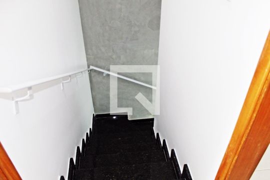 escadas de casa à venda com 2 quartos, 120m² em Itaquera, São Paulo