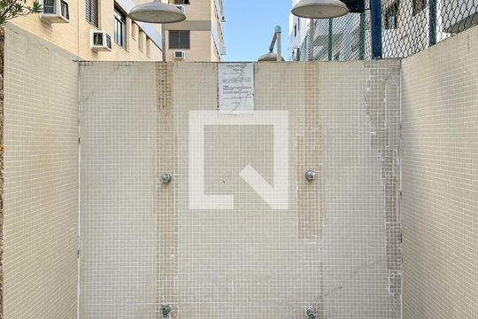 Área comum - Ducha de apartamento para alugar com 1 quarto, 50m² em Jardim Ana Maria, Guarujá