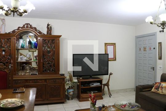 Sala de casa à venda com 2 quartos, 230m² em Chácara Seis de Outubro, São Paulo